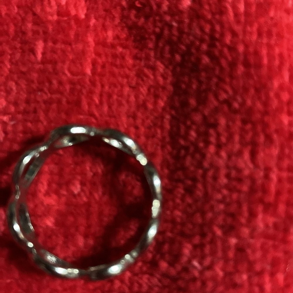 Round circle ring - Picture 2 of 3